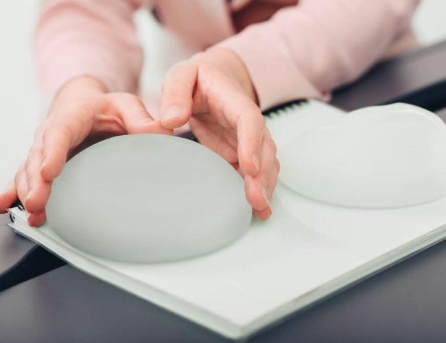 Implantes de senos: opciones disponibles y cuál se adapta mejor a ti